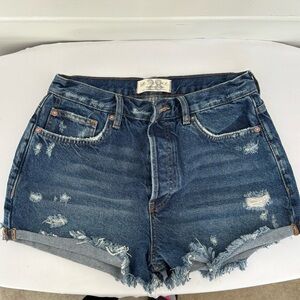 SALE 🩵 Free People 'We the Free' Distressed Button Up Denim Shorts 💙 Size 28